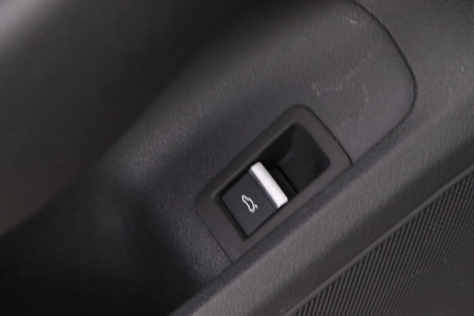 AUDI A4 ETV-327 carousel image