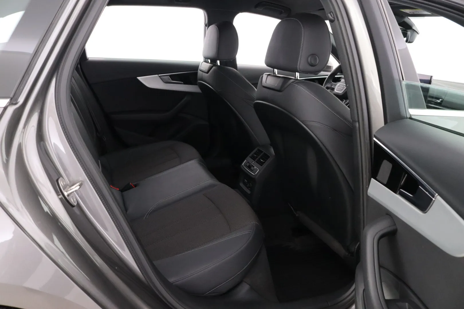 AUDI A4 ETV-327 carousel image