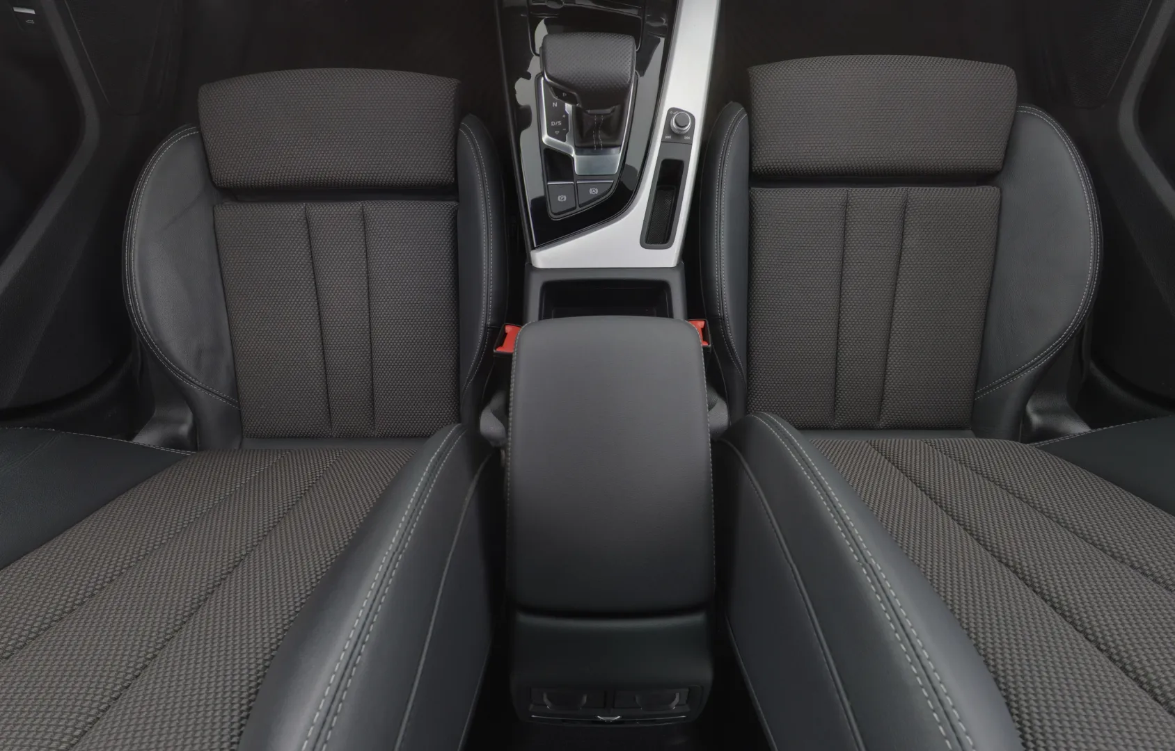 AUDI A4 ETV-327 carousel image