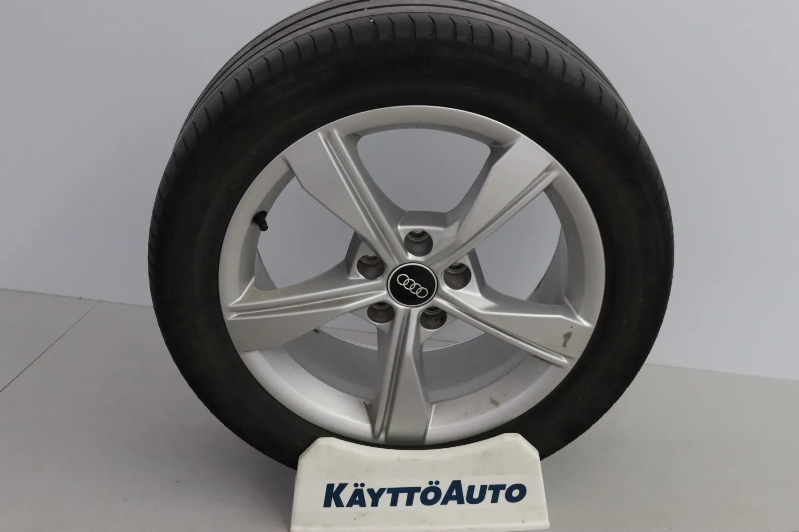 AUDI A4 ETV-327 carousel image