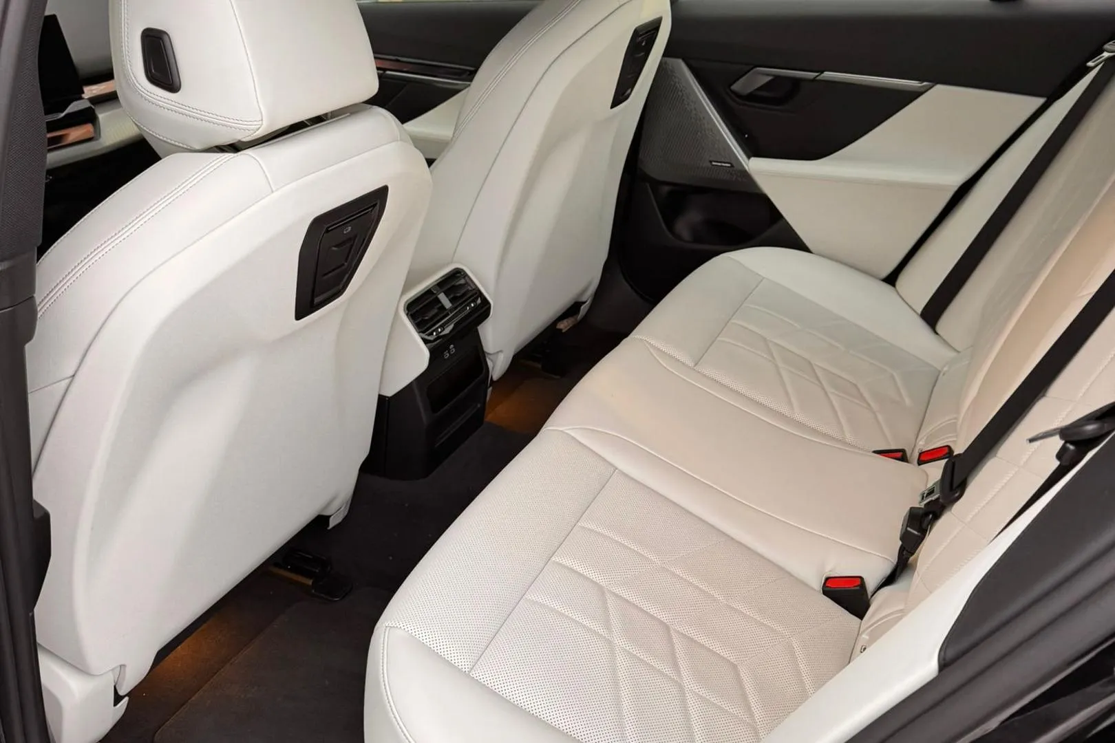 BMW 550 MPO-486 carousel image