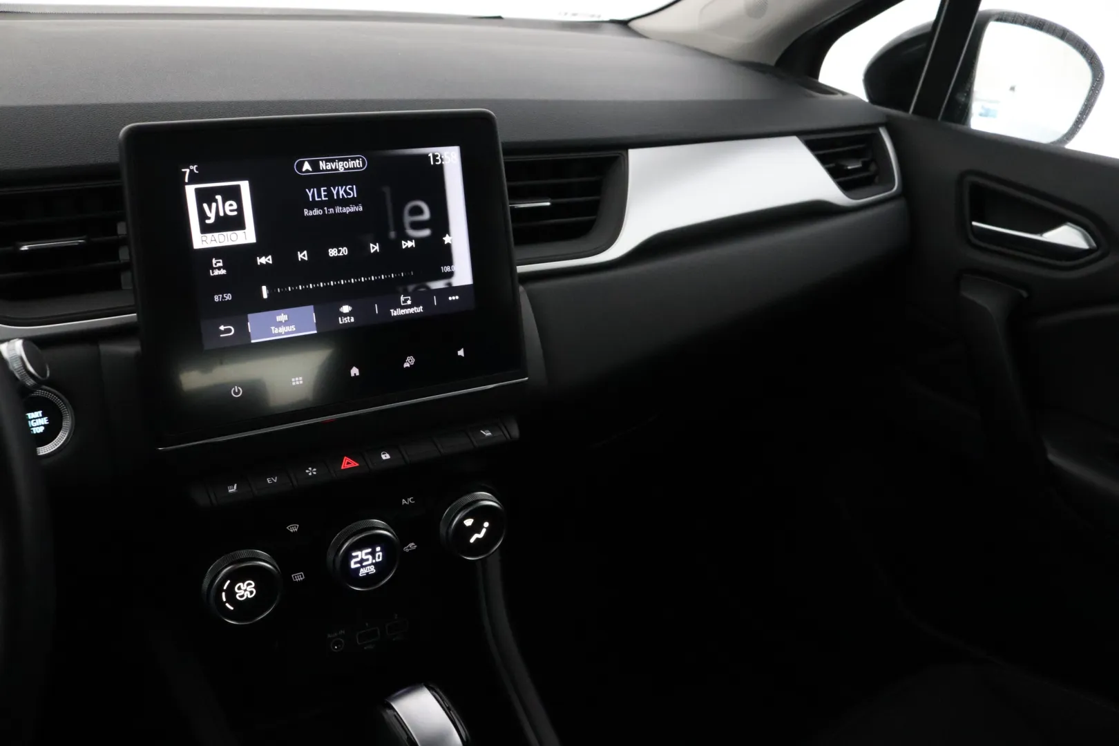 RENAULT Captur CPU-196 carousel image