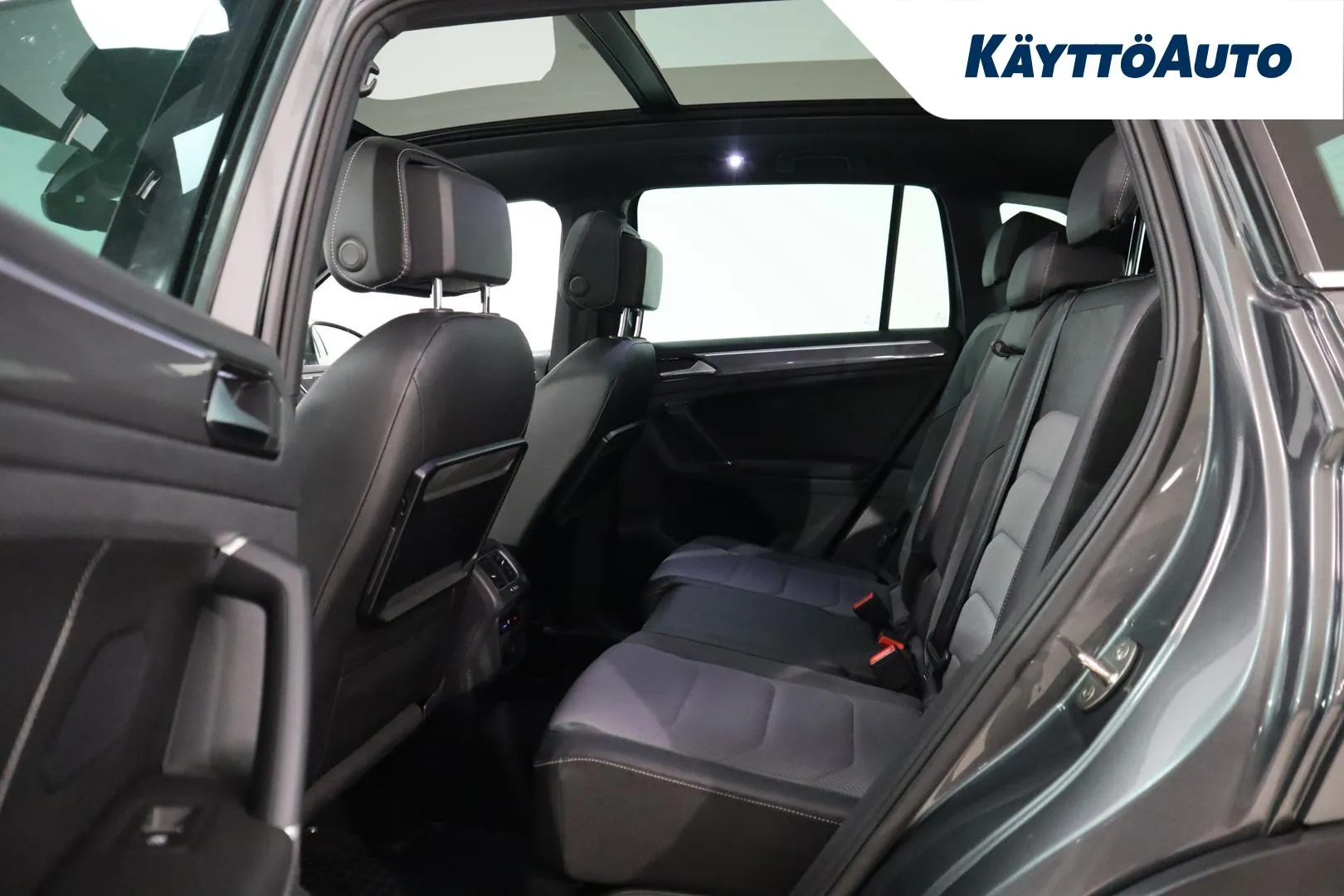 VOLKSWAGEN Tiguan COM-969 carousel image