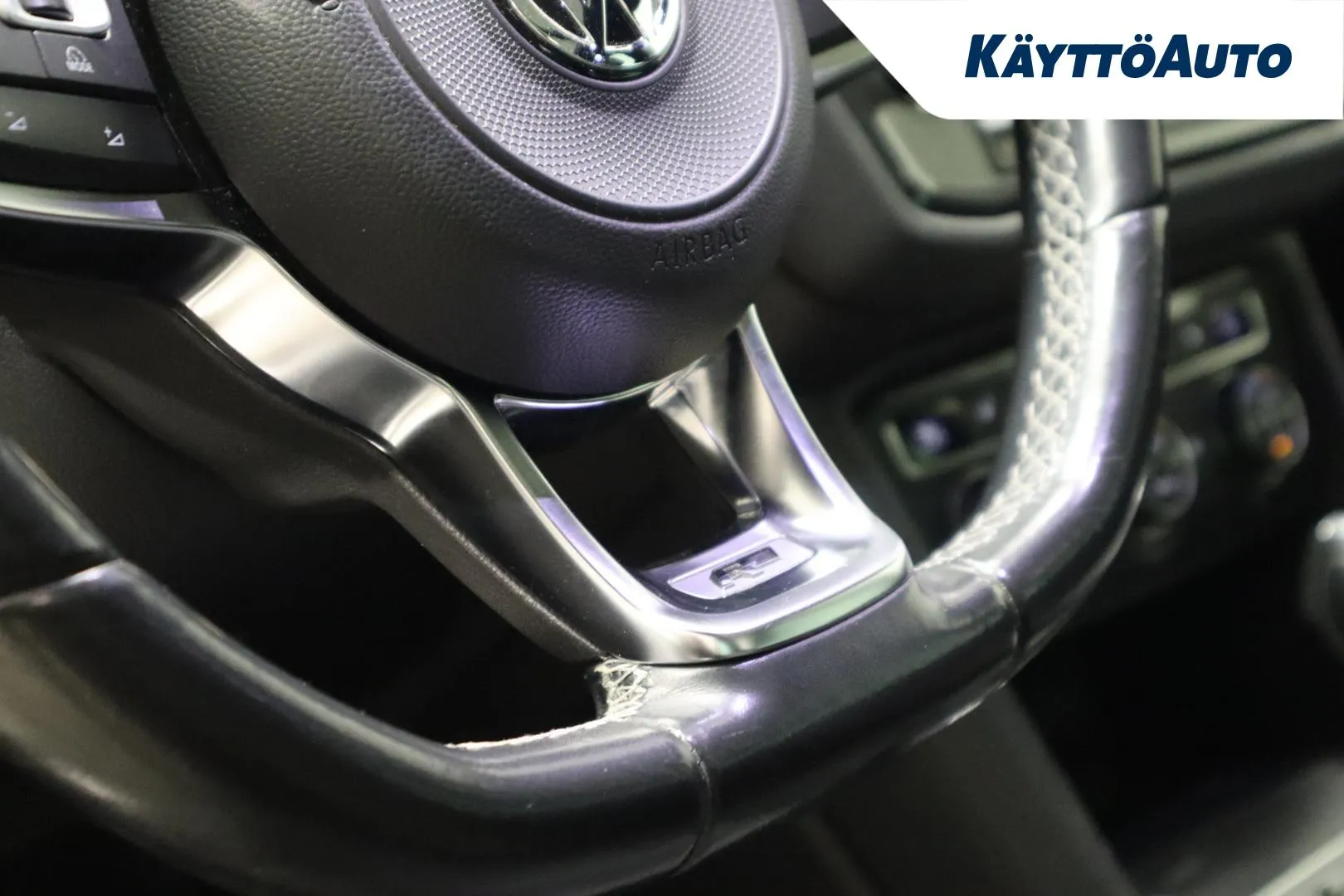 VOLKSWAGEN Tiguan COM-969 carousel image