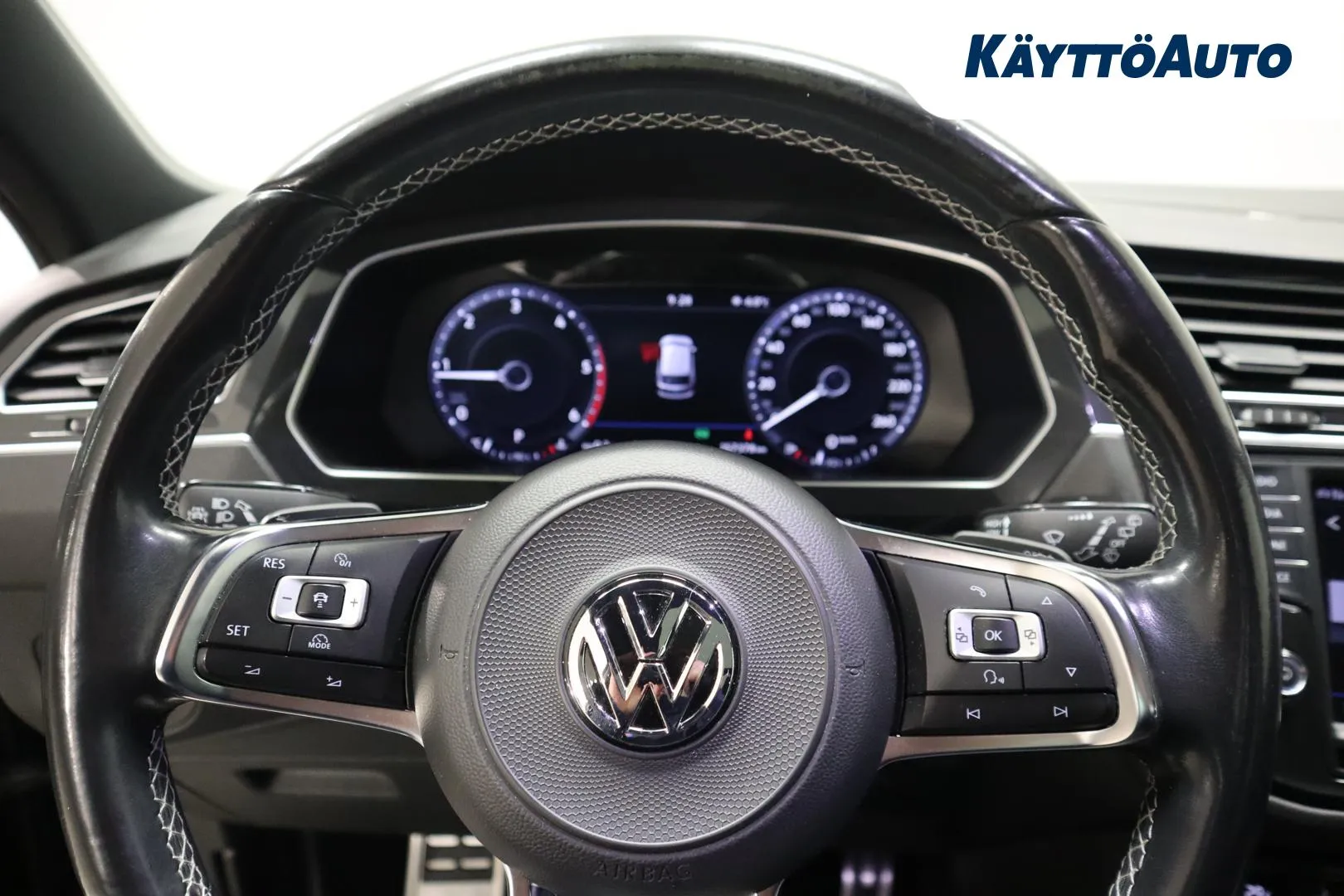 VOLKSWAGEN Tiguan COM-969 carousel image