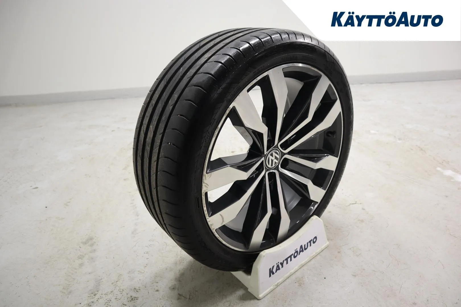 VOLKSWAGEN Tiguan COM-969 carousel image