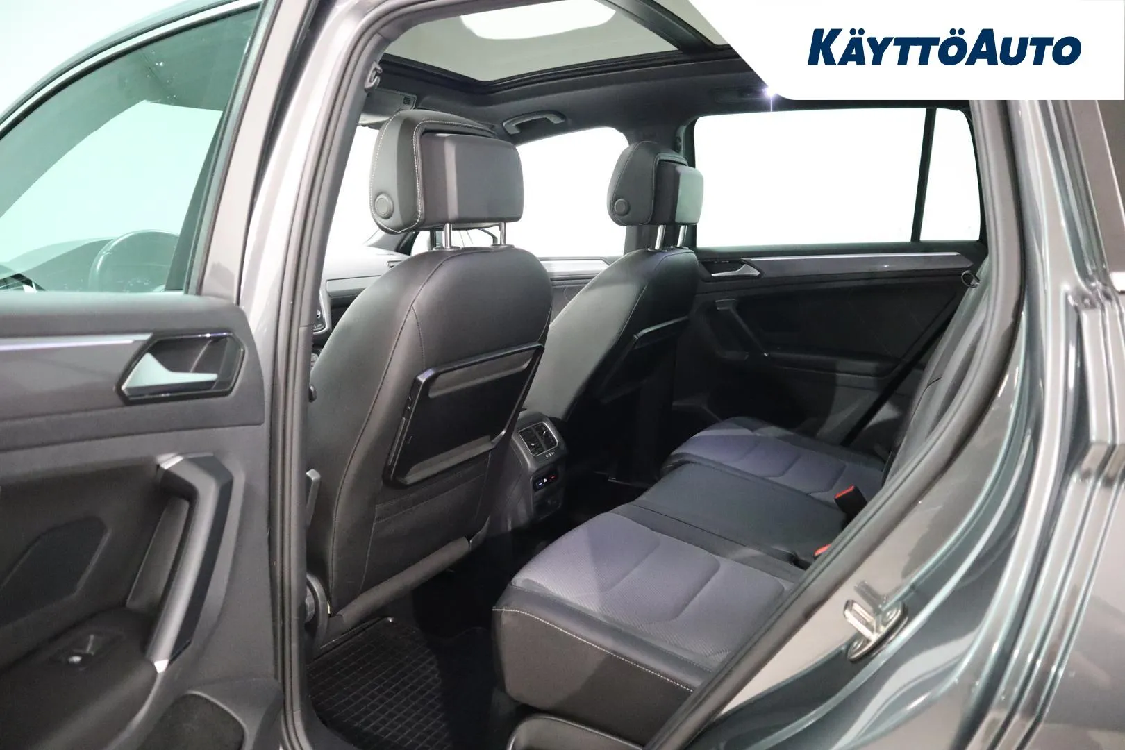 VOLKSWAGEN Tiguan COM-969 carousel image