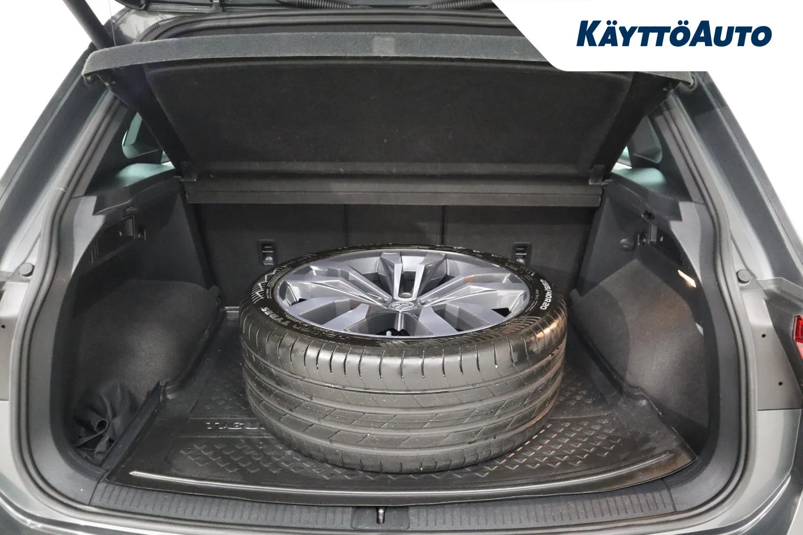 VOLKSWAGEN Tiguan COM-969 carousel image