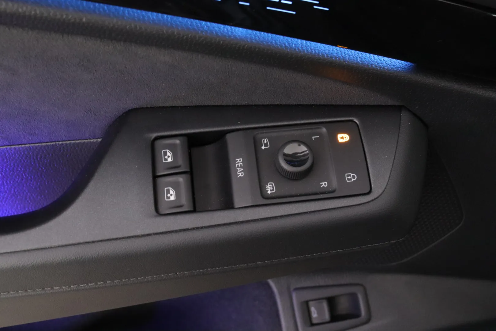 VOLKSWAGEN ID.7 FSS-779 carousel image