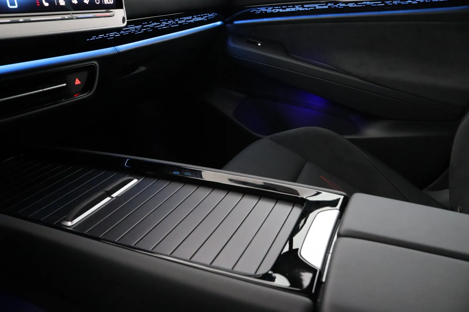 VOLKSWAGEN ID.7 FSS-779 carousel image