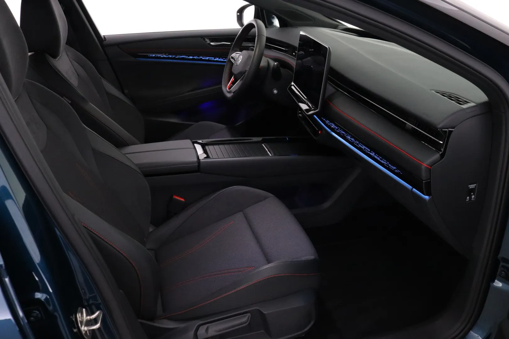 VOLKSWAGEN ID.7 FSS-779 carousel image