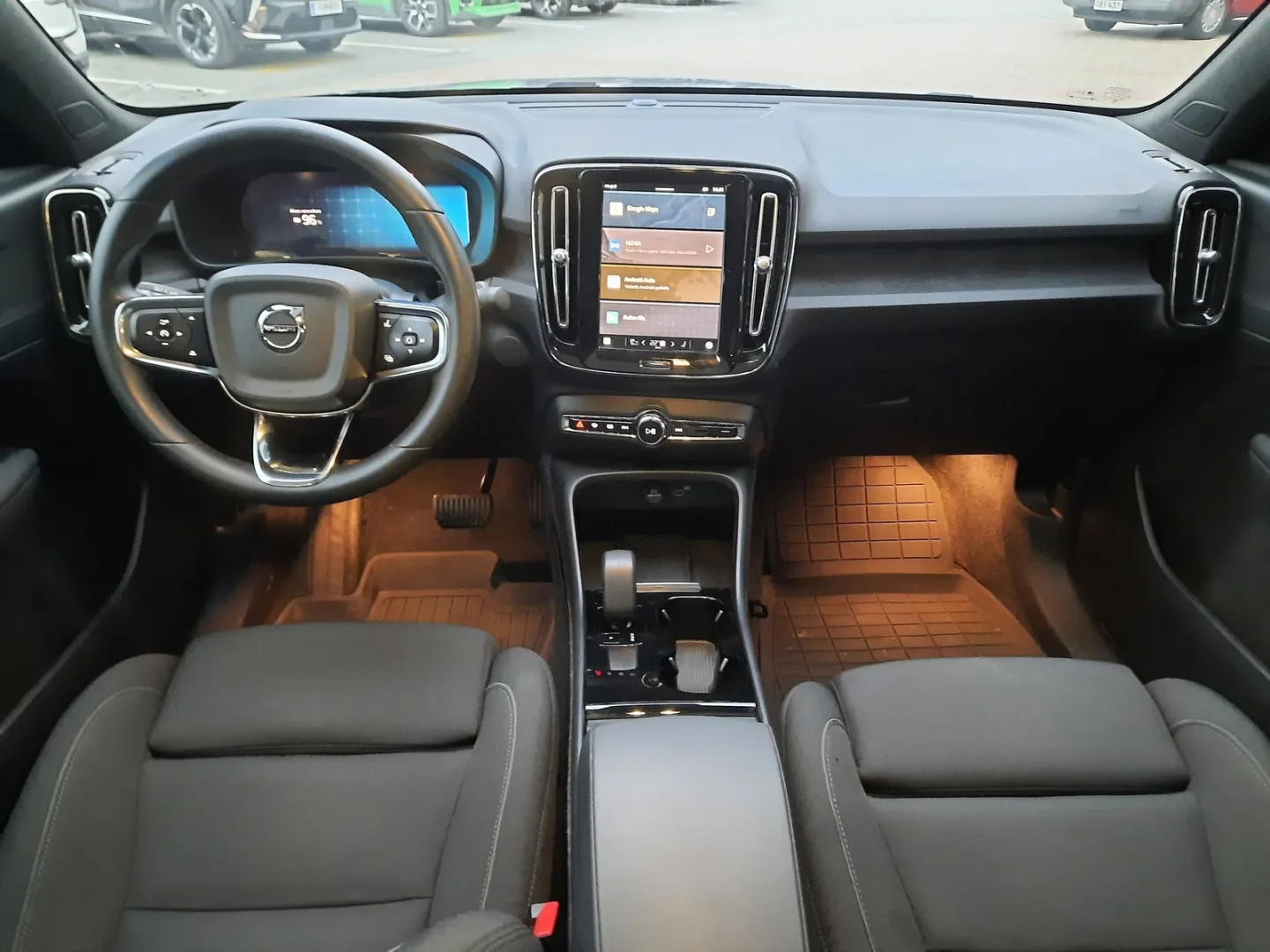 VOLVO C40 YYH-772 carousel image