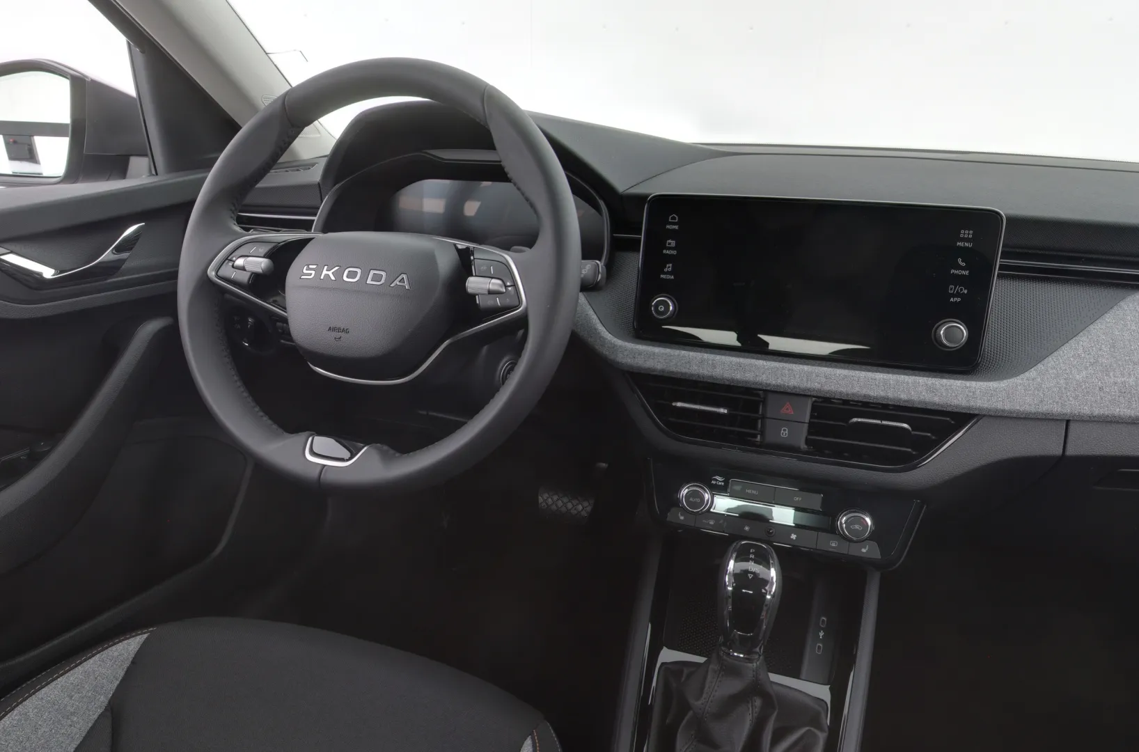 Skoda Kamiq RXU-375 carousel image