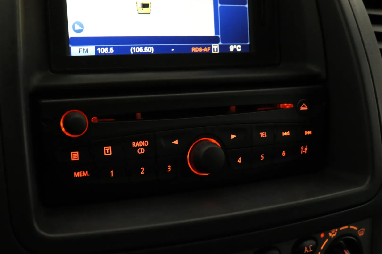 RENAULT Trafic GJZ-213 carousel image