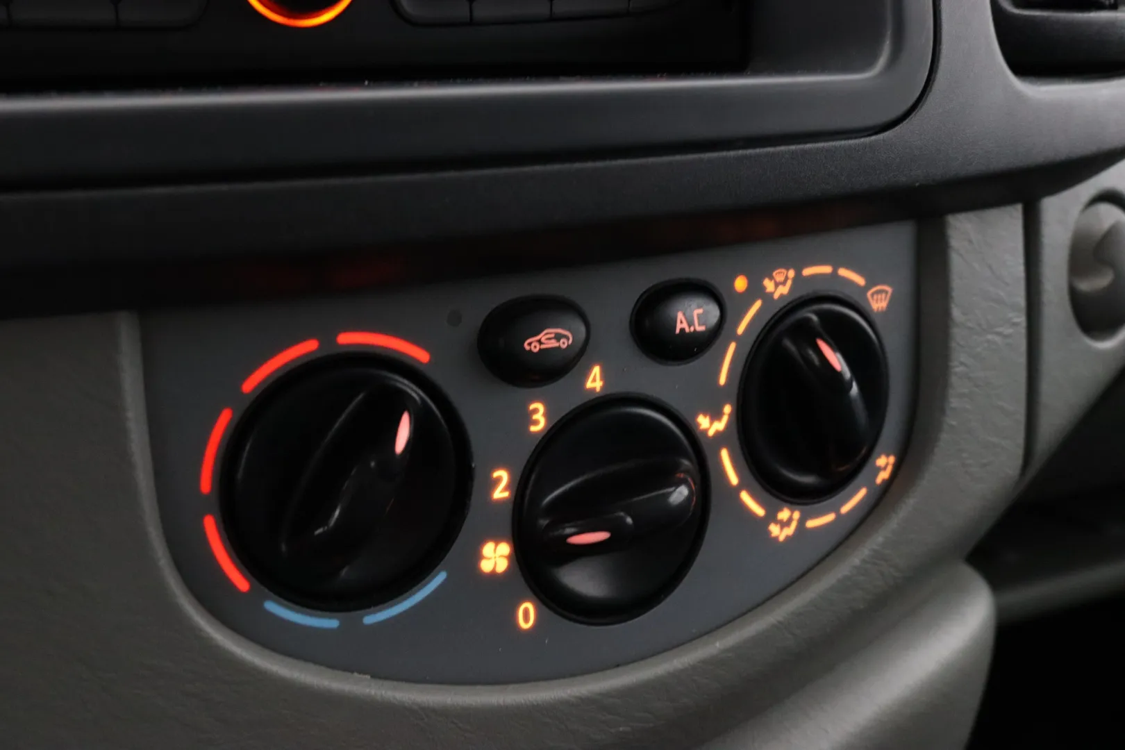 RENAULT Trafic GJZ-213 carousel image