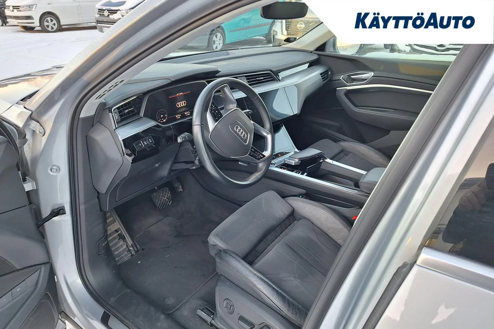 AUDI e-tron YLI-784 carousel image