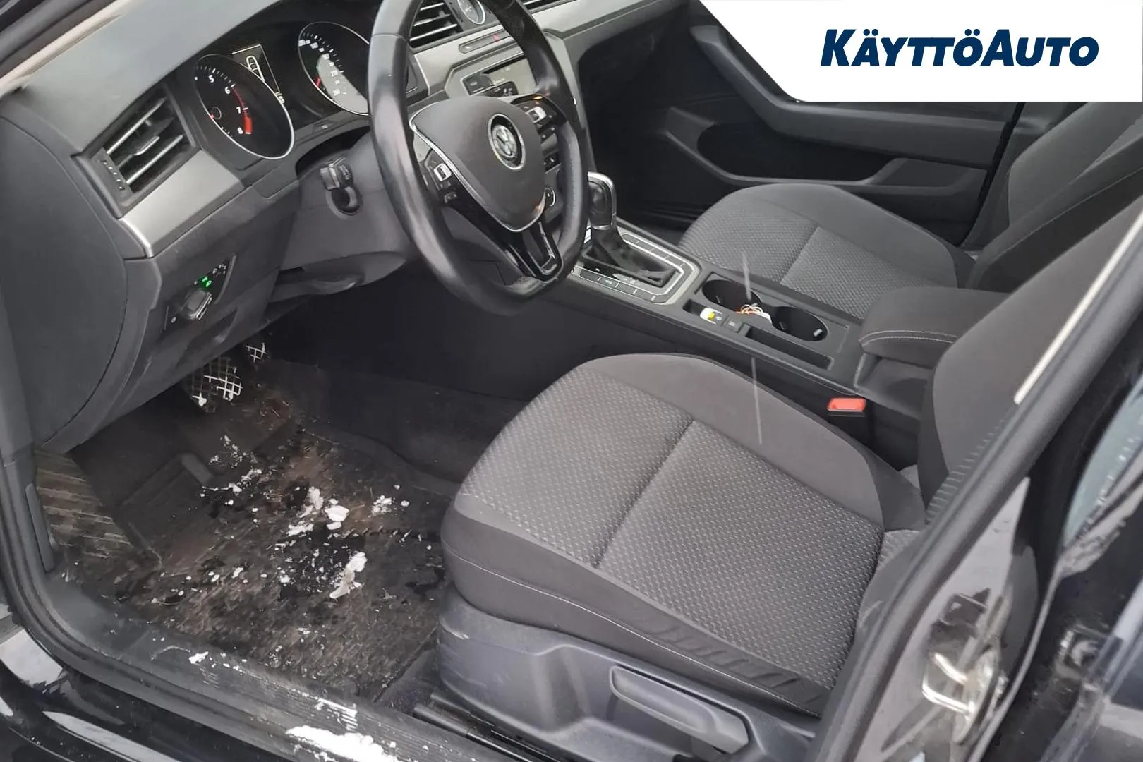 VOLKSWAGEN Passat ZKR-711 carousel image