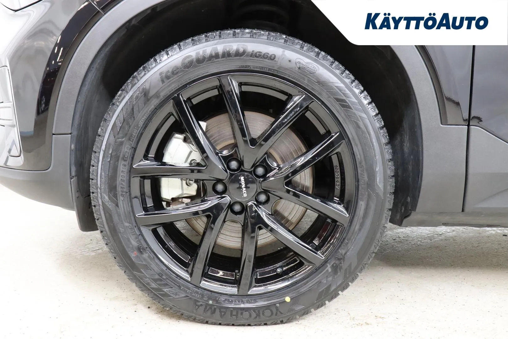 Volvo C40 YYH-773 carousel image