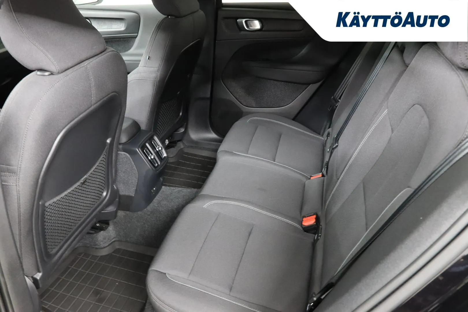 Volvo C40 YYH-773 carousel image