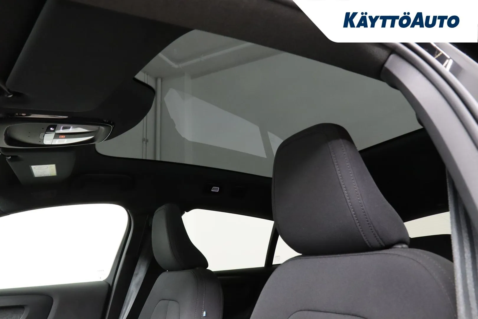 Volvo C40 YYH-773 carousel image