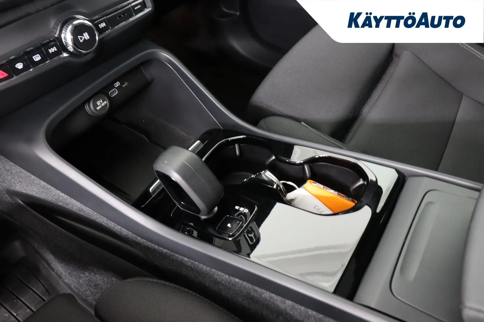 Volvo C40 YYH-773 carousel image