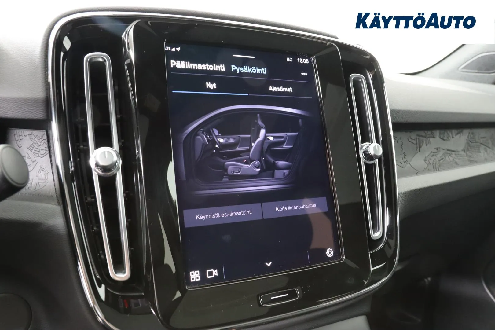 Volvo C40 YYH-773 carousel image