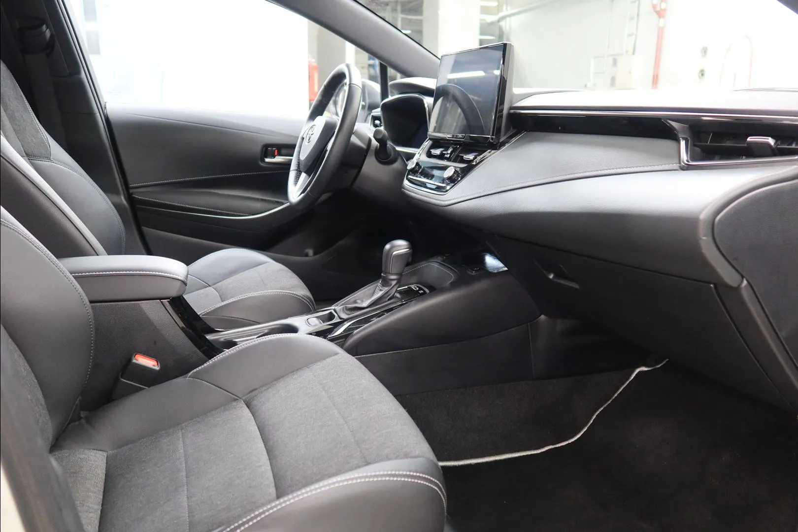 Toyota Corolla FRG-360 carousel image