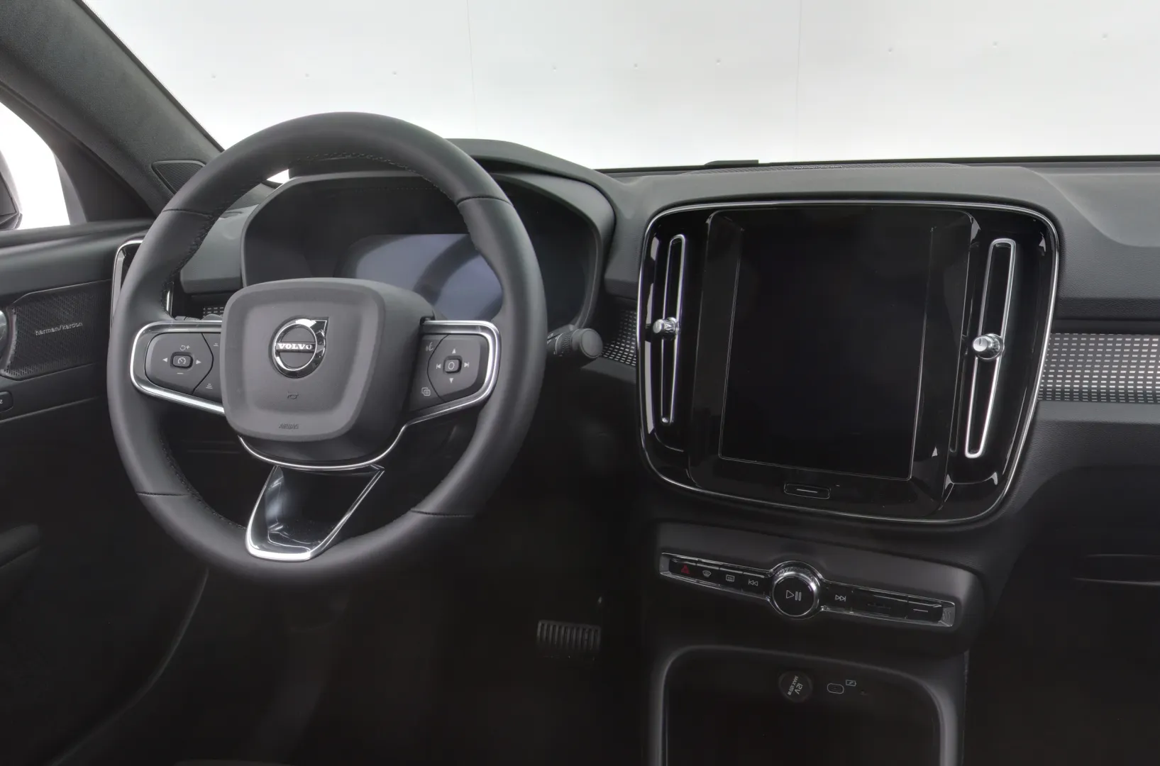 Volvo EC40 RXU-240 carousel image