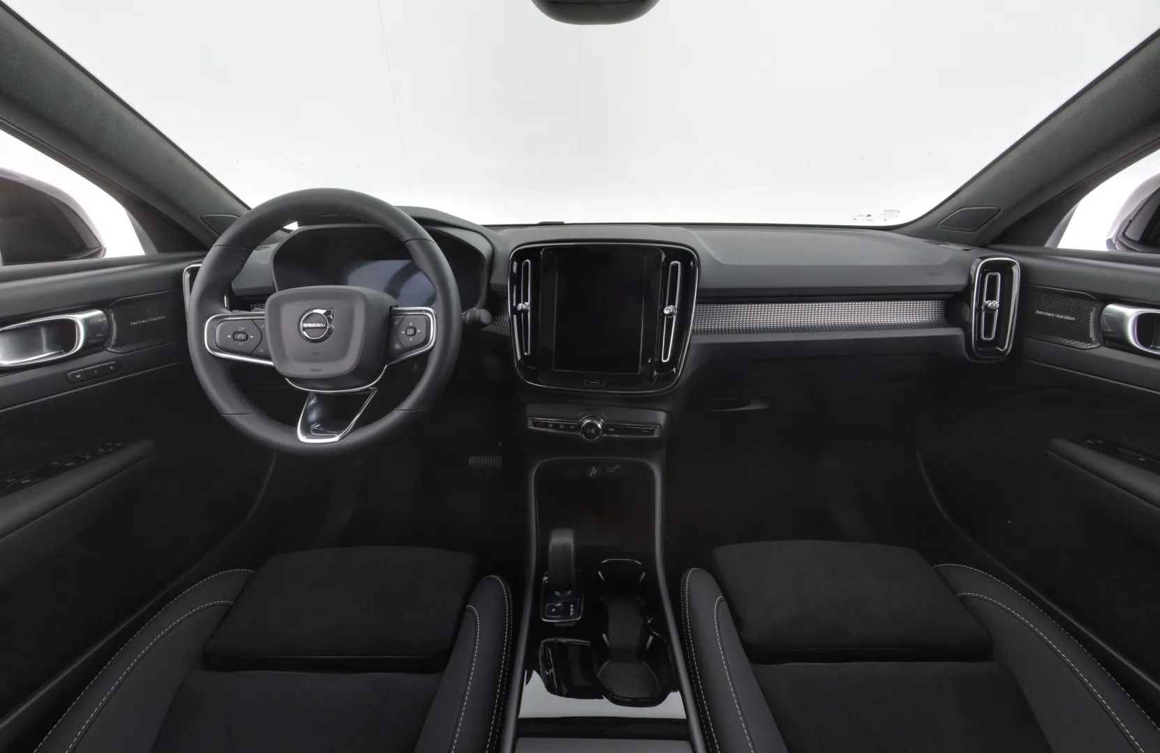 Volvo EC40 RXU-240 carousel image