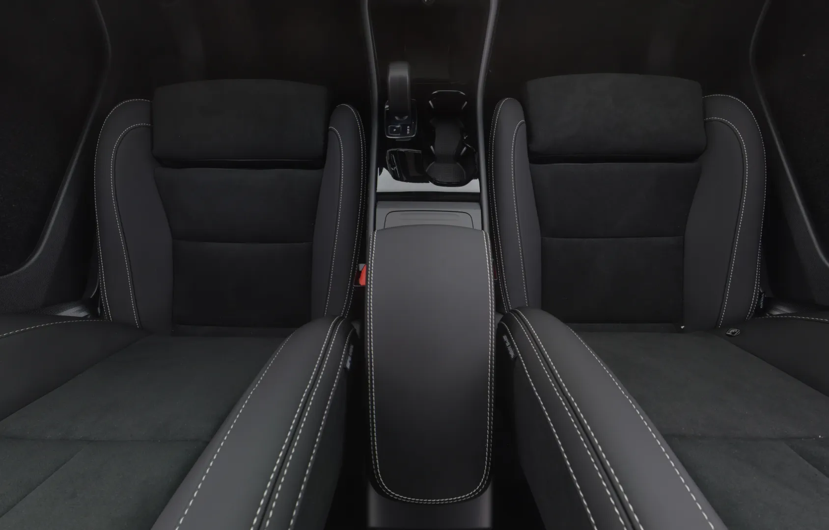 Volvo EC40 RXU-240 carousel image