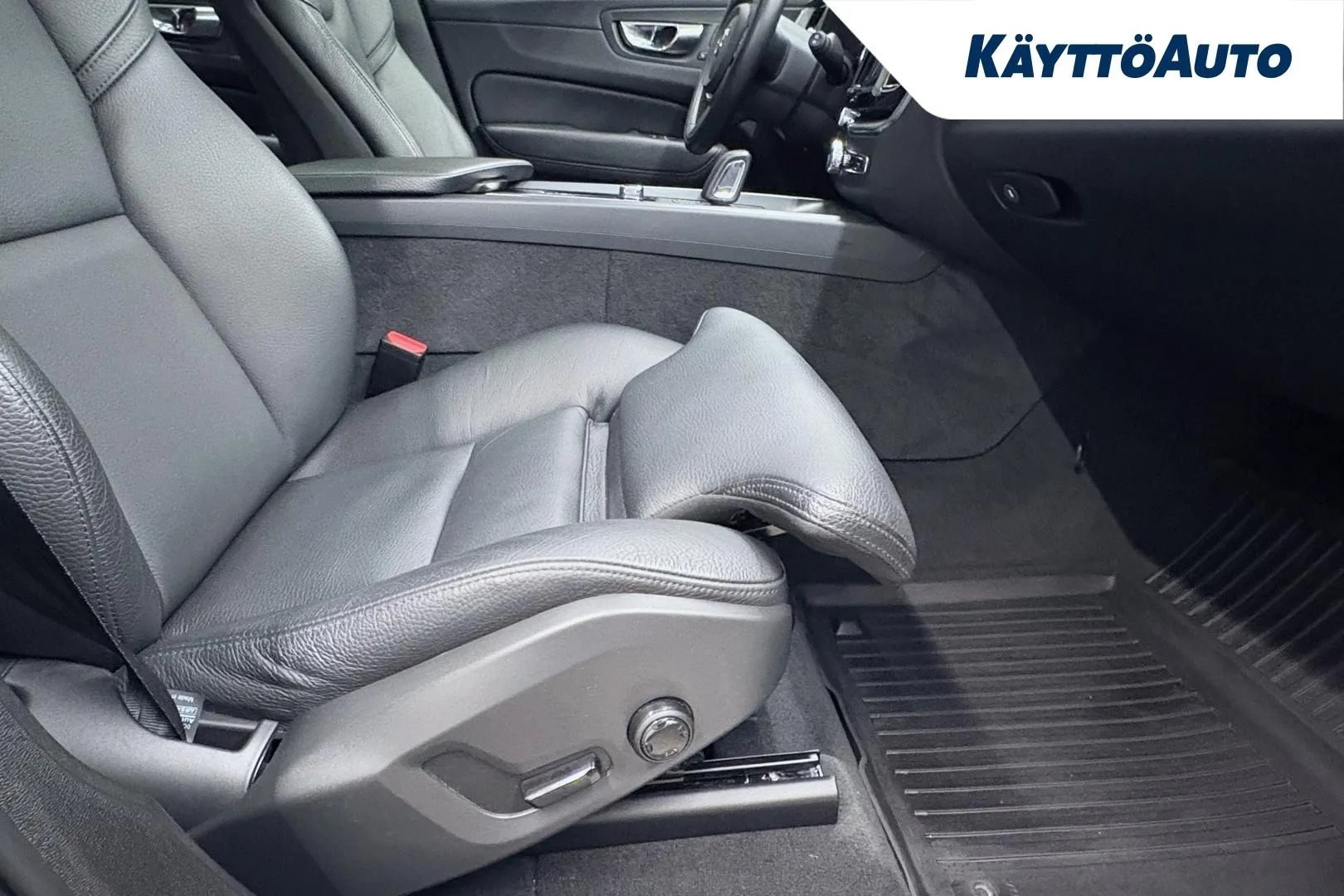 VOLVO XC60 XPE-204 carousel image