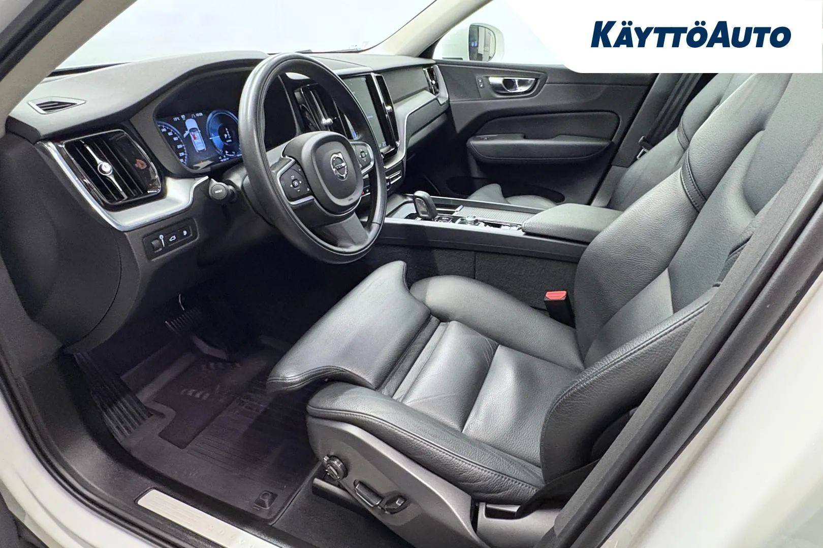 VOLVO XC60 XPE-204 carousel image