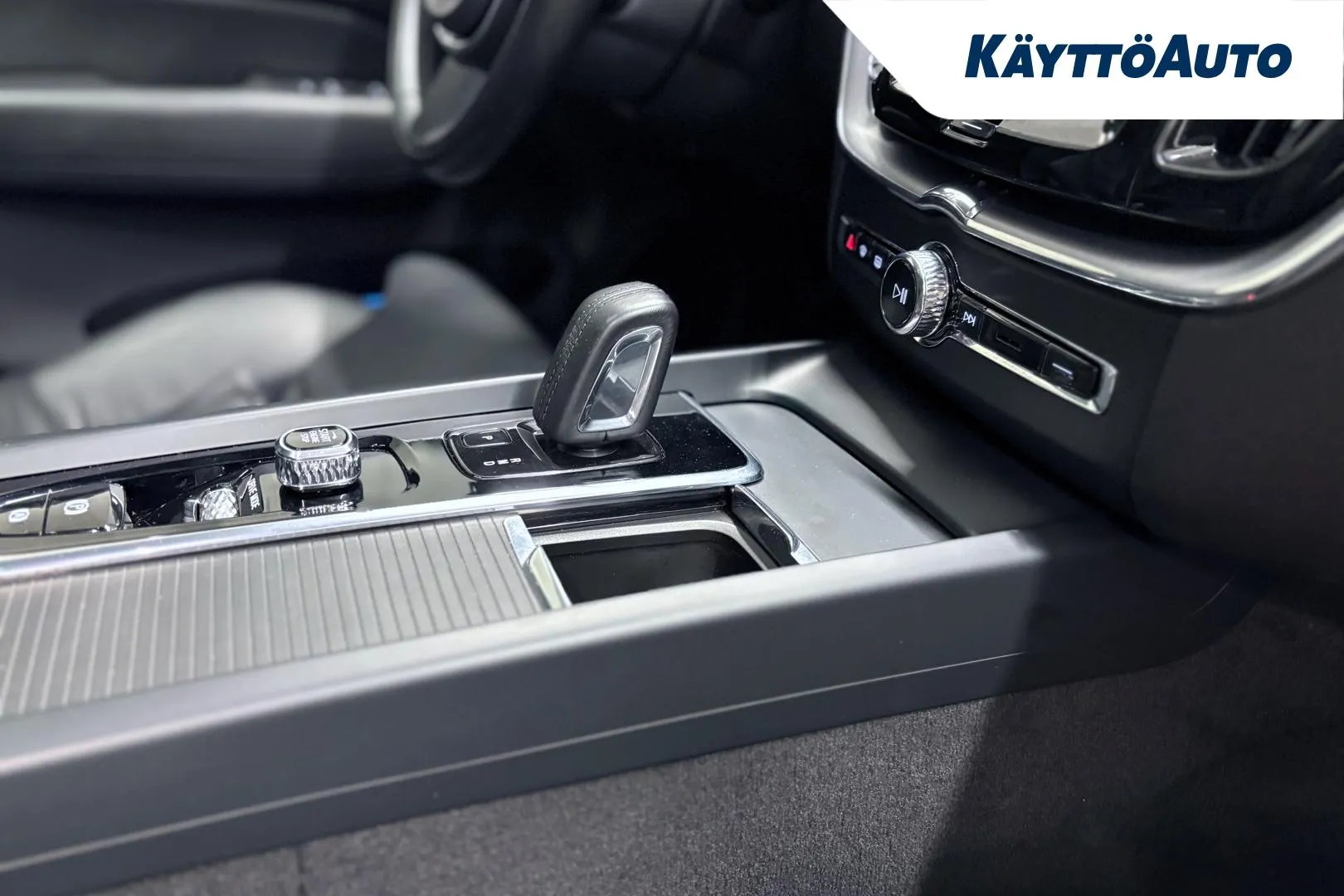 VOLVO XC60 XPE-204 carousel image