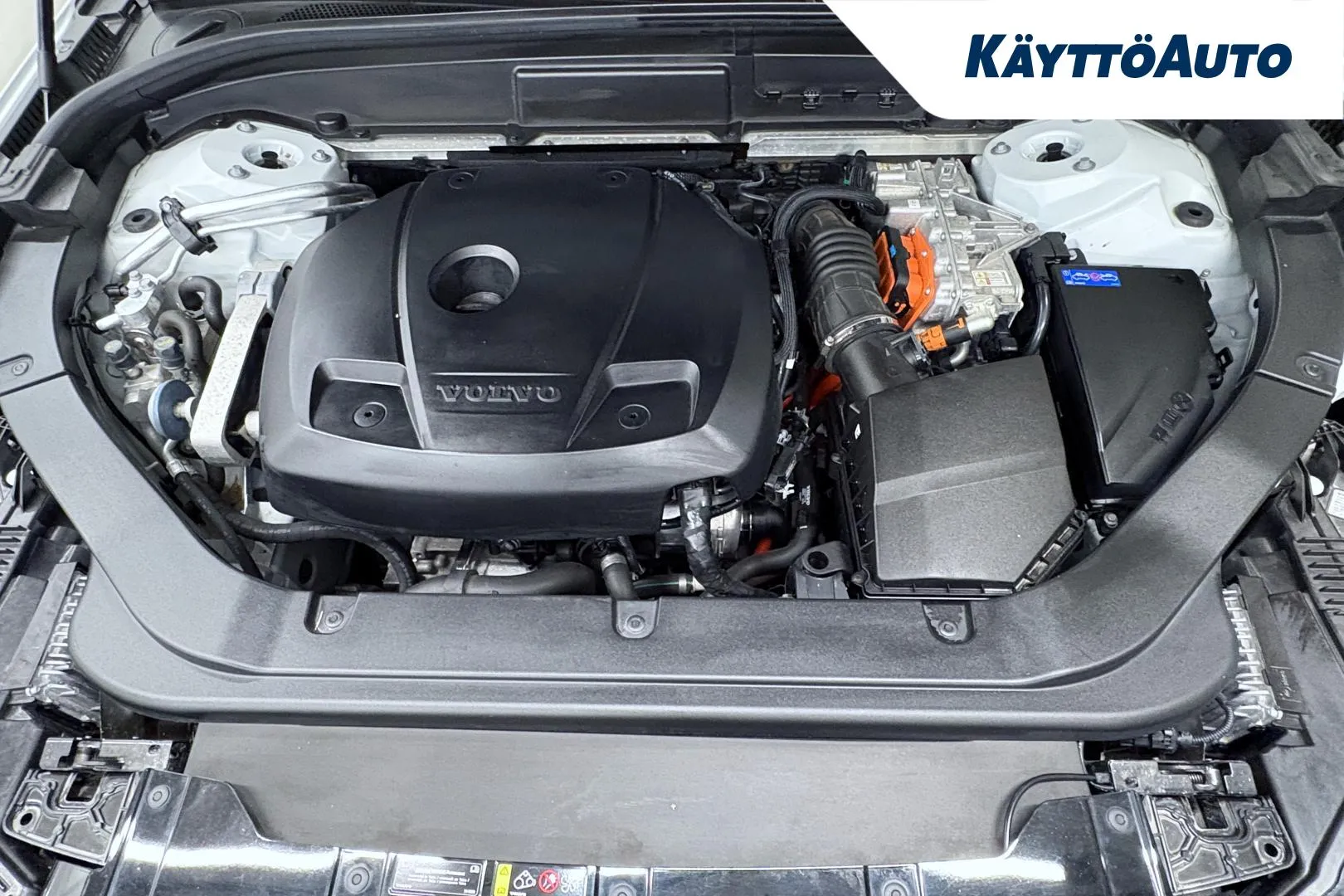 VOLVO XC60 XPE-204 carousel image