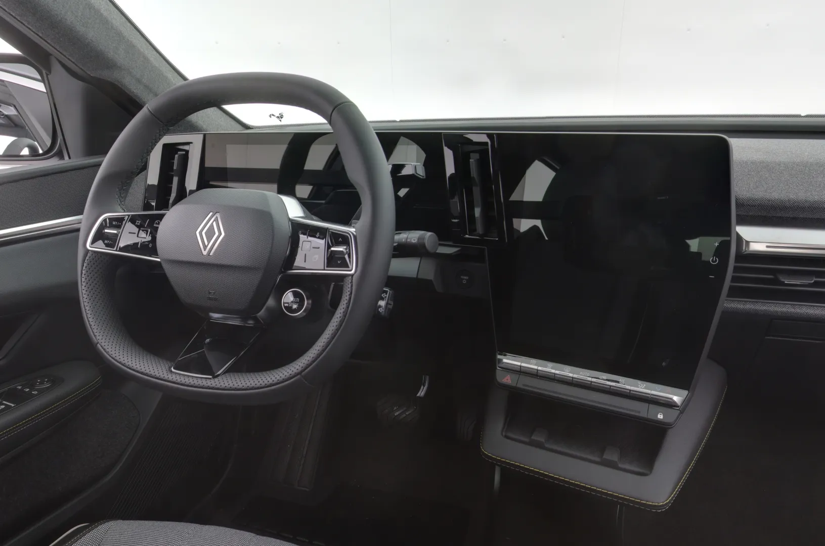 Renault Scenic ZPT-110 carousel image