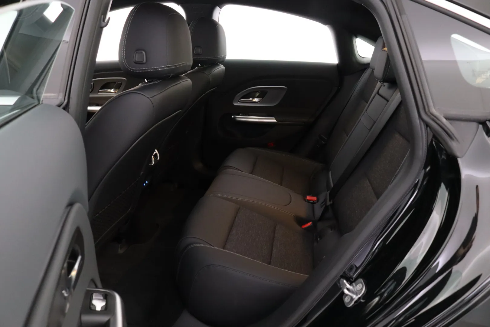 Mercedes-Benz CLA FSJ-192 carousel image