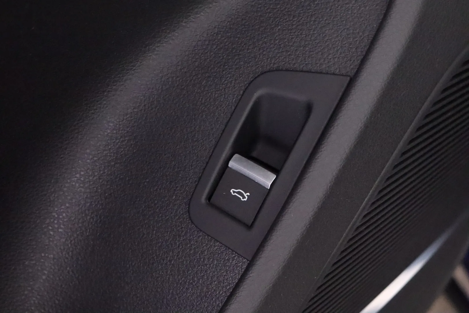 AUDI Q8 YKI-373 carousel image