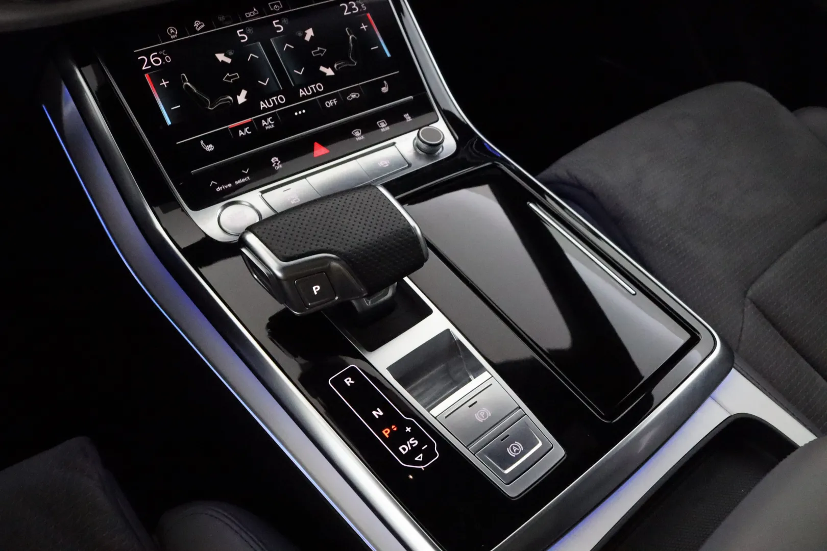 AUDI Q8 YKI-373 carousel image