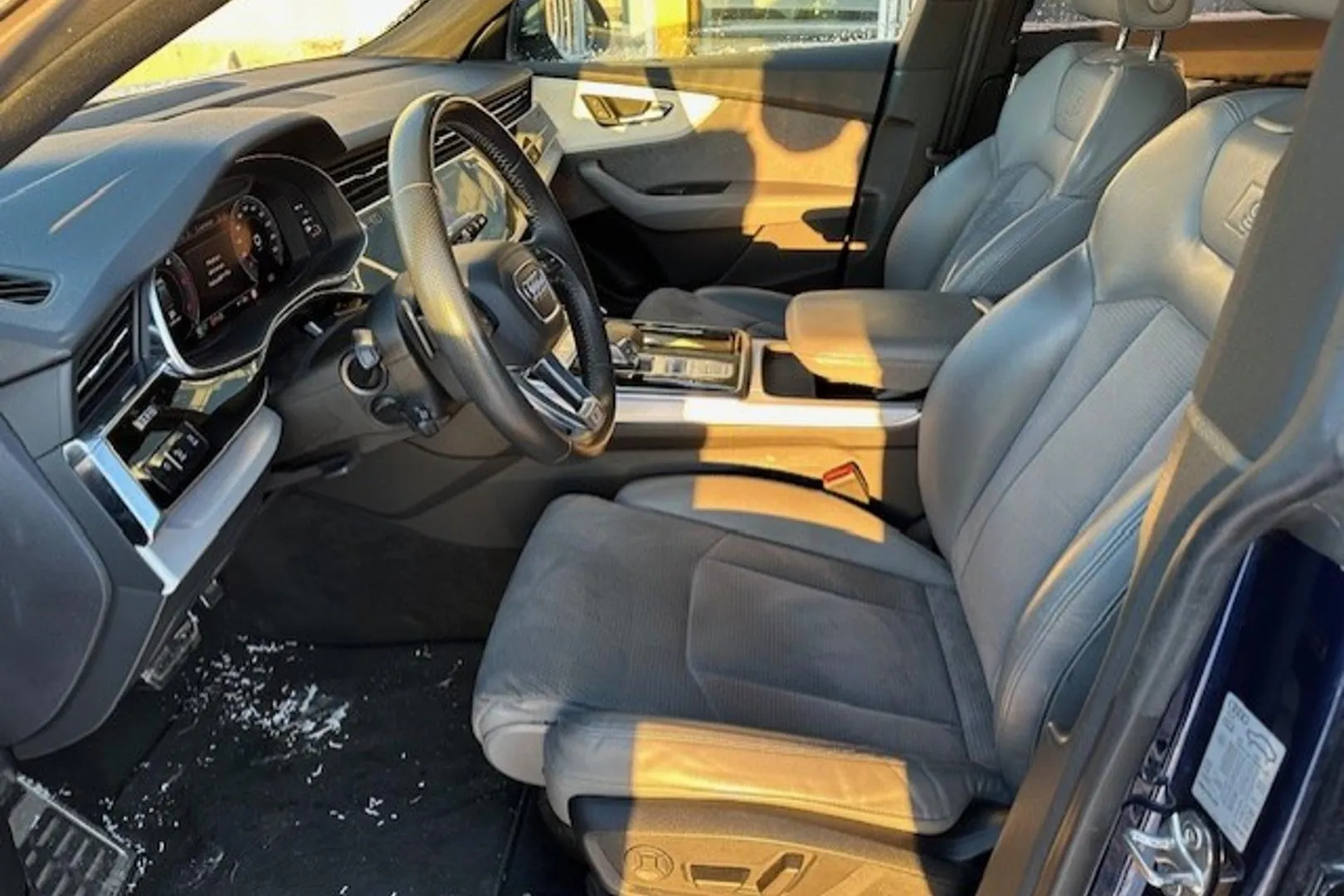 AUDI Q8 YKI-373 carousel image