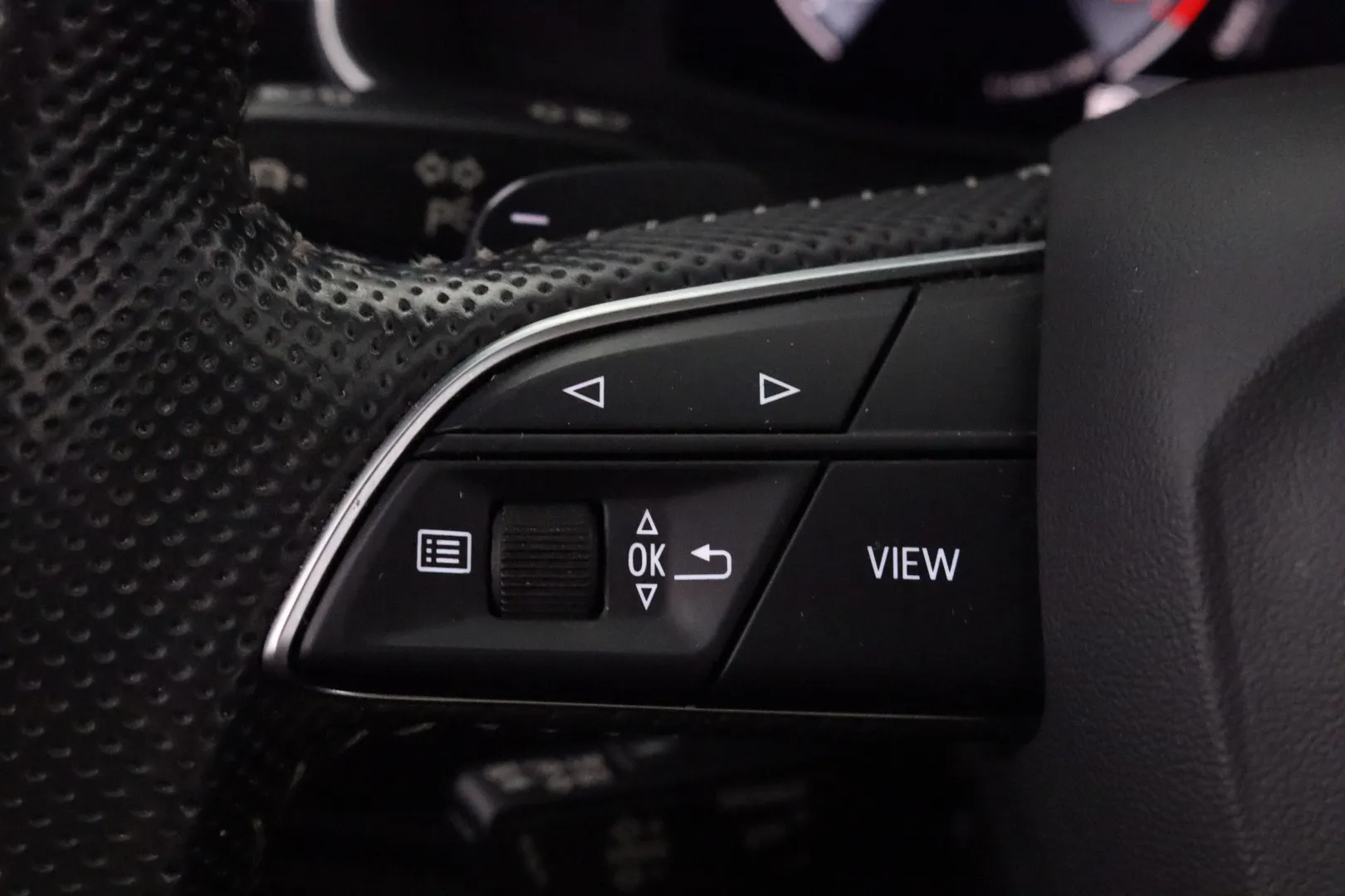 AUDI Q8 YKI-373 carousel image