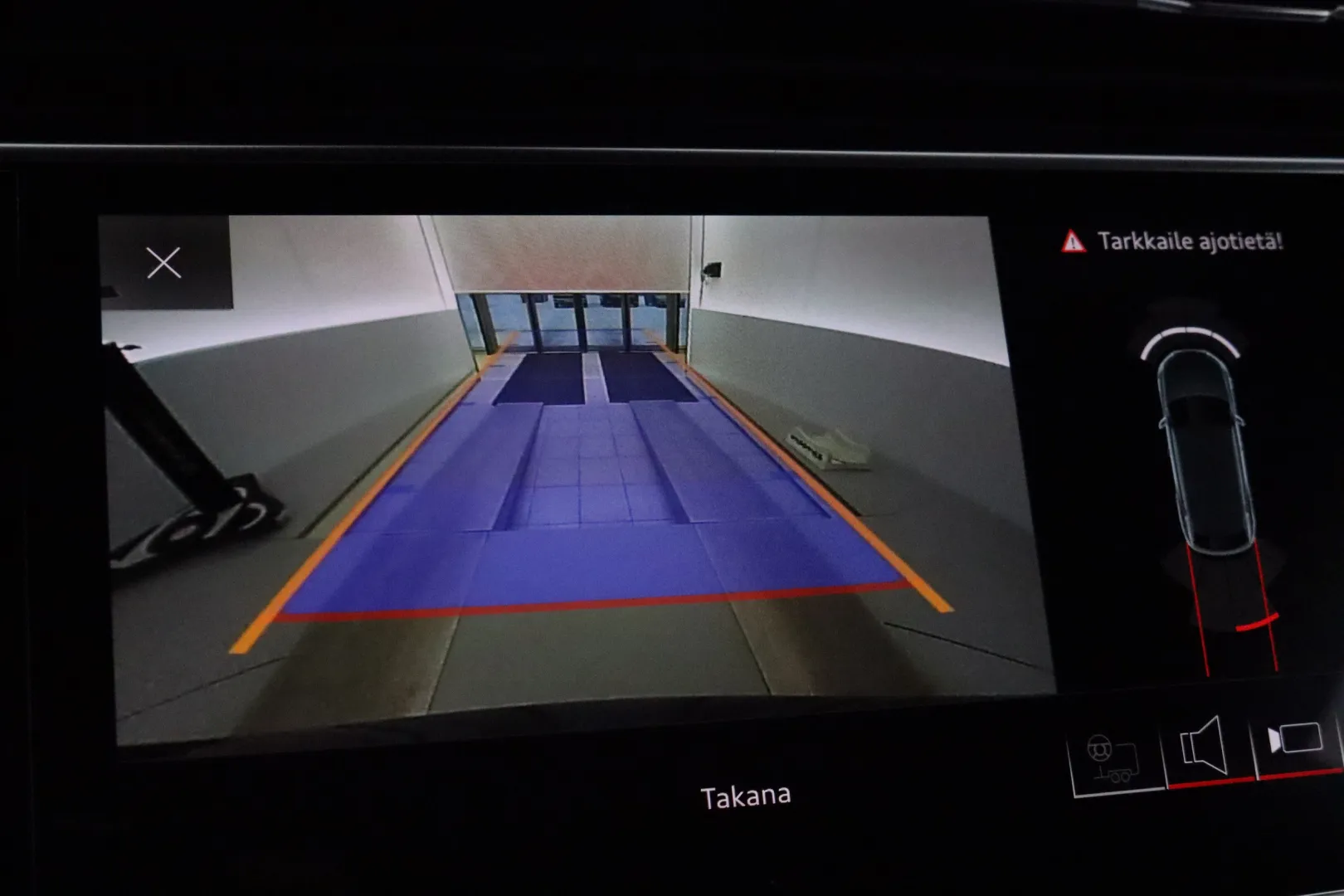 AUDI Q8 YKI-373 carousel image