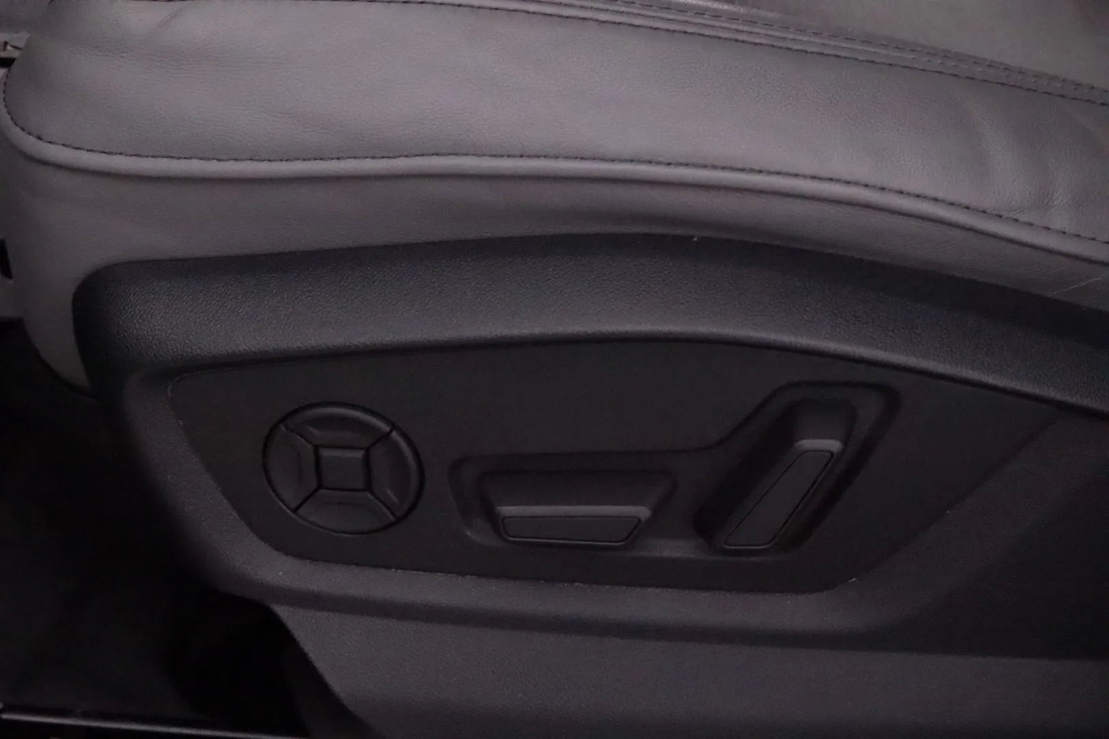 AUDI Q8 YKI-373 carousel image