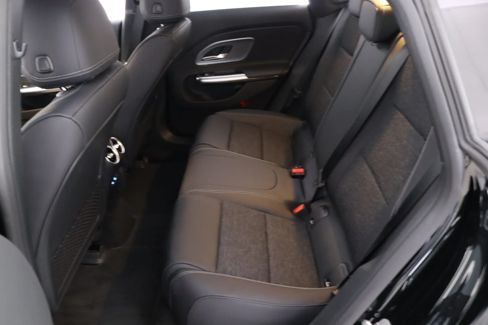 Mercedes-Benz CLA MRR-128 carousel image