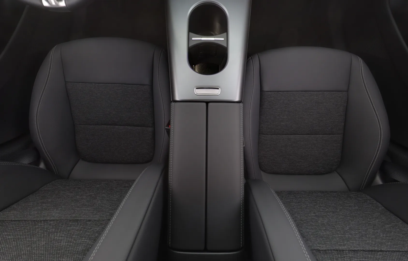 Mercedes-Benz CLA MRR-128 carousel image