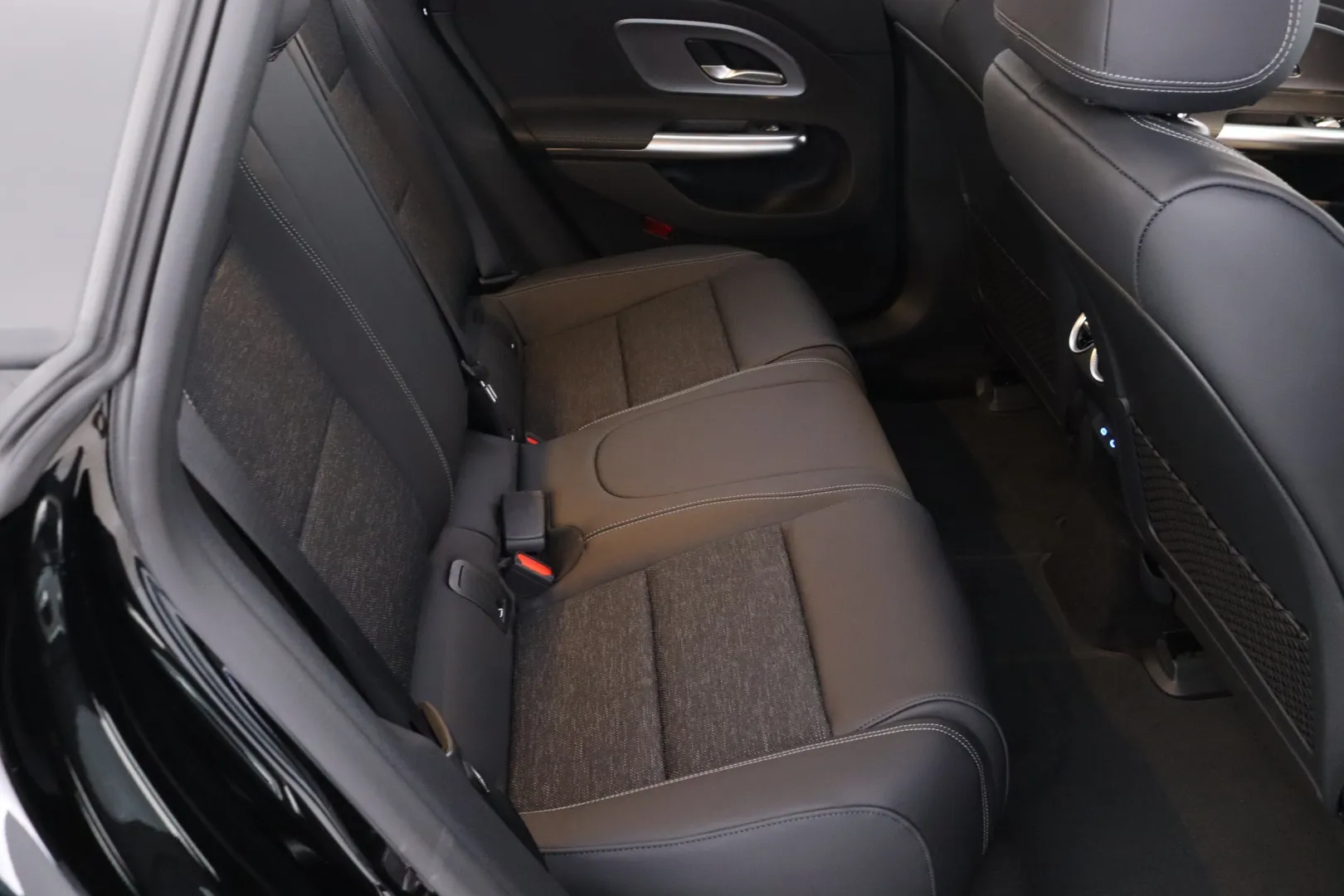 Mercedes-Benz CLA MRR-128 carousel image