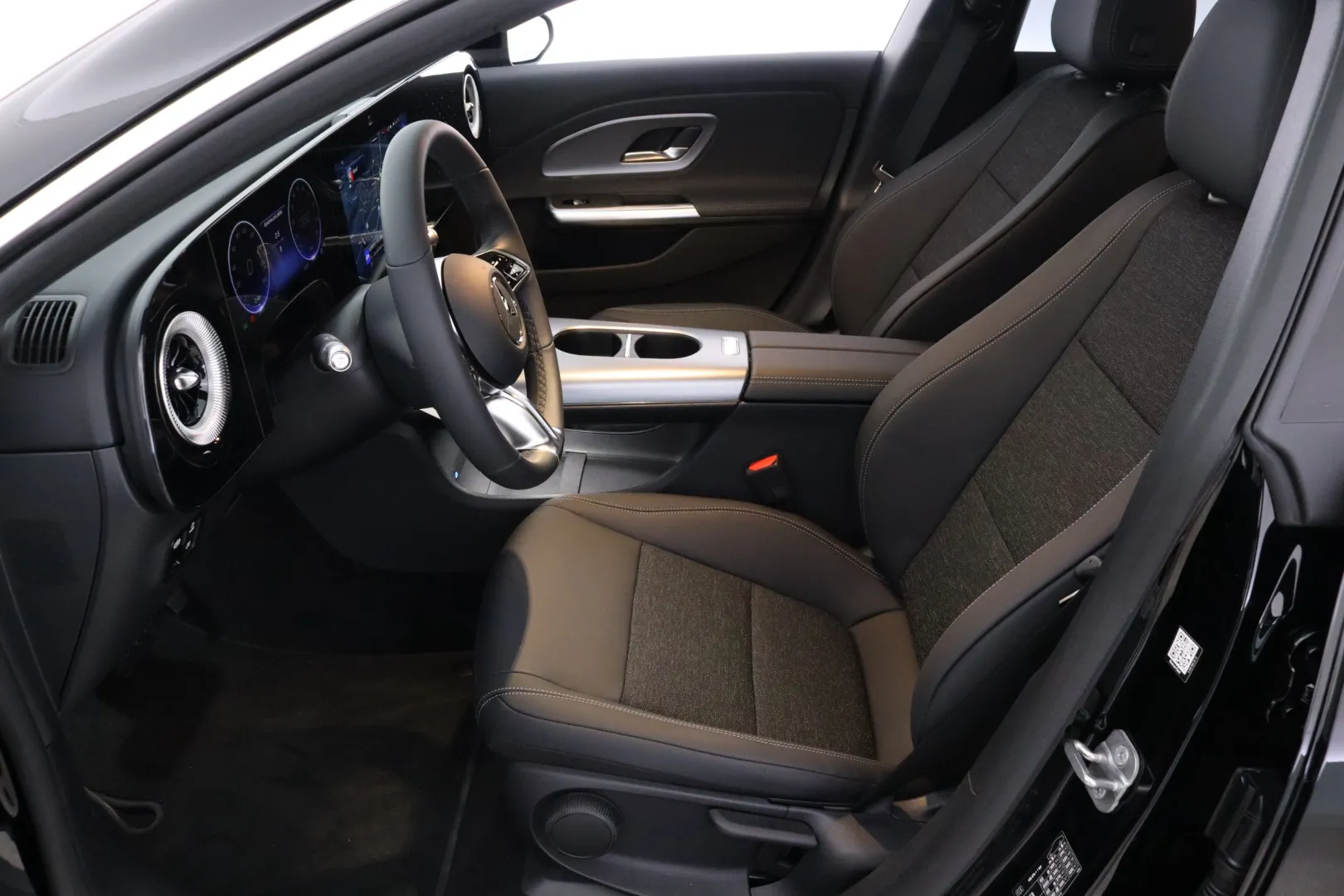 Mercedes-Benz CLA MRR-128 carousel image