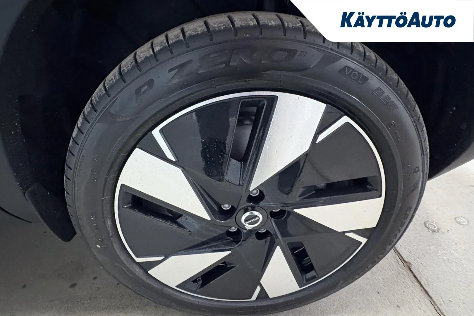 VOLVO EC40 RXU-215 carousel image