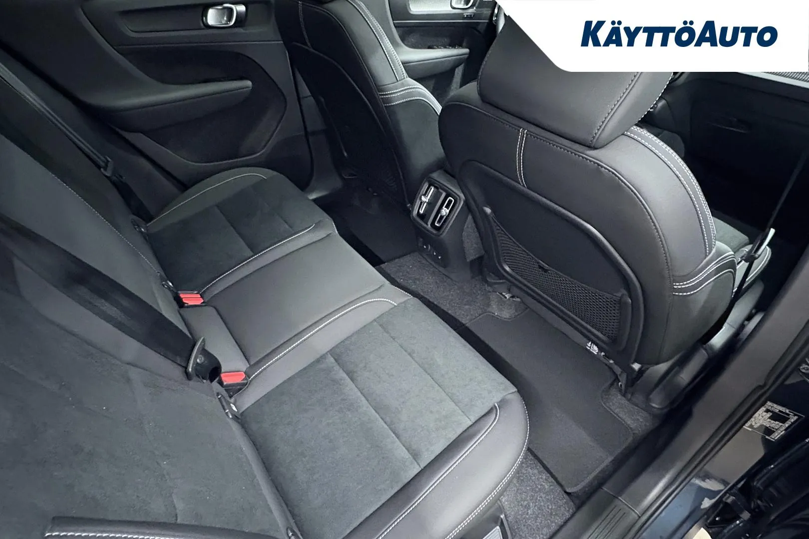 VOLVO EC40 RXU-215 carousel image