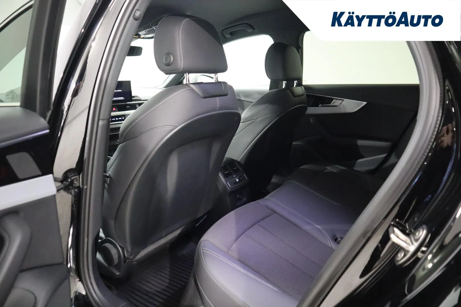 AUDI A4 OZT-252 carousel image