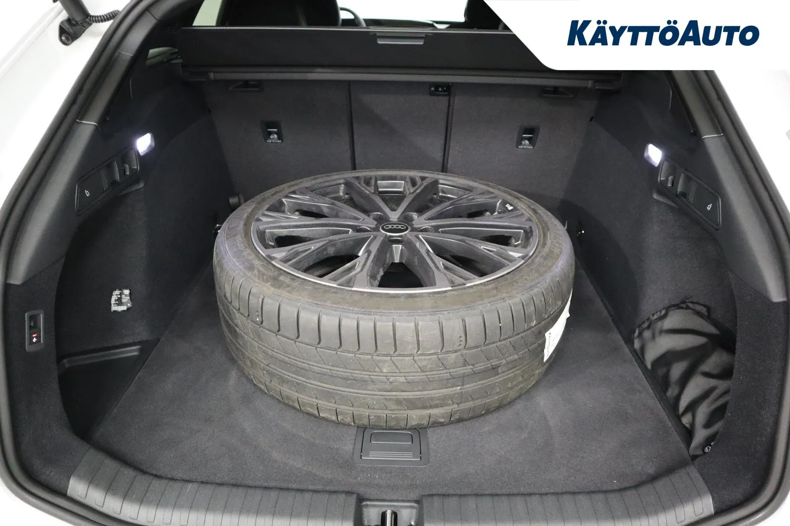 Audi S6 e-tron SZK-266 carousel image